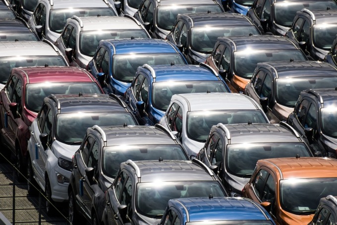 Immatricolazioni auto in aumento, ma il 2022 è negativo