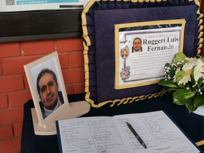 L’ultimo saluto al commesso ucciso a coltellate al Carrefour di Assago