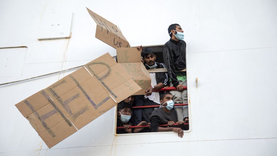 La Francia accoglie i migranti e attacca l'Italia: "Comportamento inaccettabile"