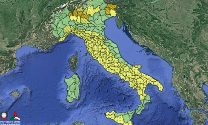 Allerta meteo 4 novembre in 18 regioni: in arrivo piogge, temporali e vento forte