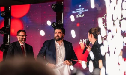 Guida Michelin Italia 2023, trionfa lo star chef Antonino Cannavacciuolo con 3 stelle: "Dedicato a mia moglie"