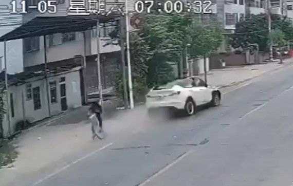 Tesla impazzita: il video della folle corsa che ha provocato due morti