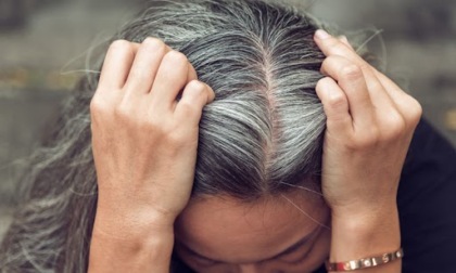 Vi sono venuti i capelli grigi a causa dello stress? Sappiate che la cosa può essere reversibile