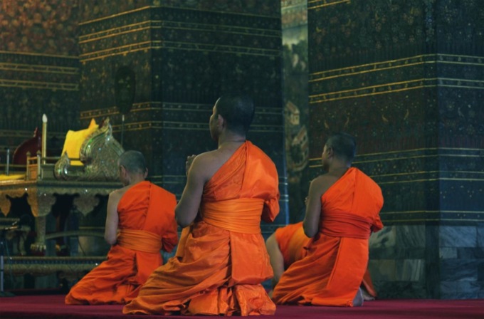 Preghiera, meditazione e… droghe pesanti: monaci positivi alla metanfetamina, chiuso il tempio