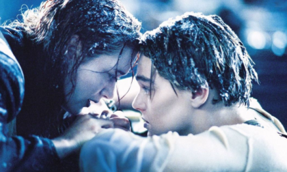 No, Di Caprio non ci stava sulla zattera: il regista di Titanic risponde con la scienza a 25 anni di critiche