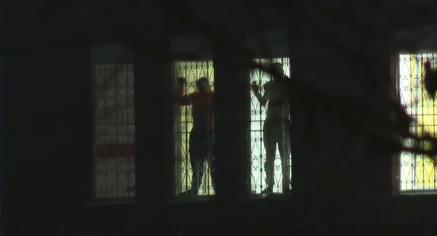 Come sono scappati i sette detenuti dal carcere minorile Beccaria di Milano. Rimangono in tre in fuga