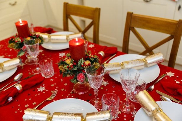 La nonna che fa pagare a figli e nipoti (anche di 3 anni) il pranzo di Natale