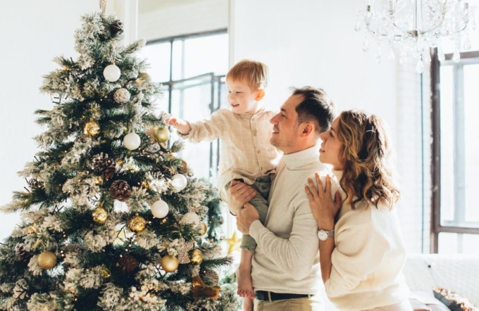 Come decorare un albero di Natale: il calcolatore vi dice quante palline mettere