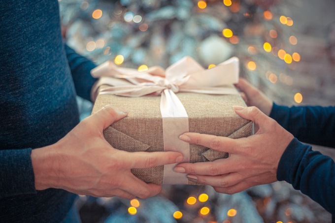 Regali di Natale, diminuisce la spesa degli italiani