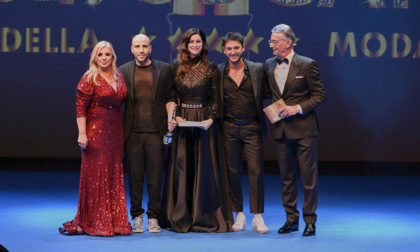 Simone Di Matteo premiato agli ST. Oscar della Moda per "L'amore dietro ogni cosa"