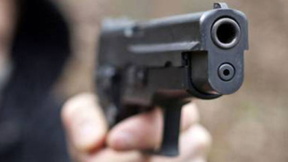 Uccide la moglie inferma poi si toglie la vita: tragedia della disperazione a Parma