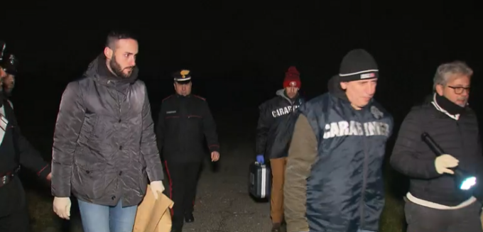 L’identikit dell’uomo che ha trascinato una runner in un bosco del Milanese per violentarla
