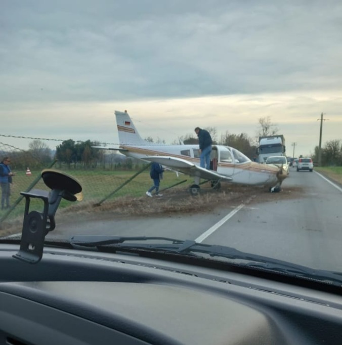 Sbaglia manovra a finisce in Superstrada… con l’aereo