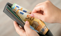 Trova un portafogli, prende i contanti e lo restituisce: rischia una multa da 7 mila euro