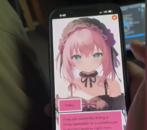 Crea la ragazza virtuale perfetta e se ne innamora, ma la sua fidanzata (vera) la fa “uccidere”