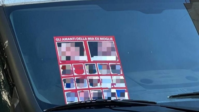 Dissemina per la città manifesti che ritraggono l’ex moglie e i suoi presunti amanti