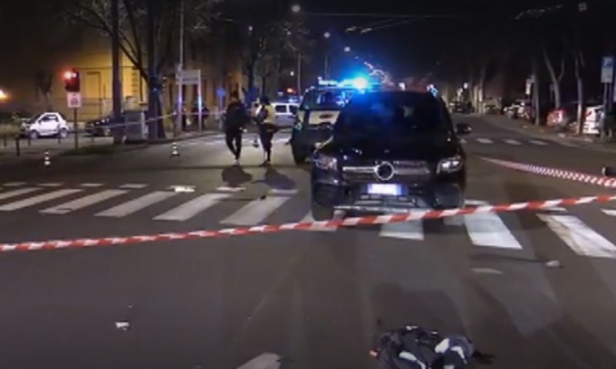 Suv investe due ragazze sulle strisce: gravissime. “Sono passate col rosso”