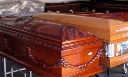 "Il vostro parente è morto": organizzano i funerali, ma poi scoprono che è vivo