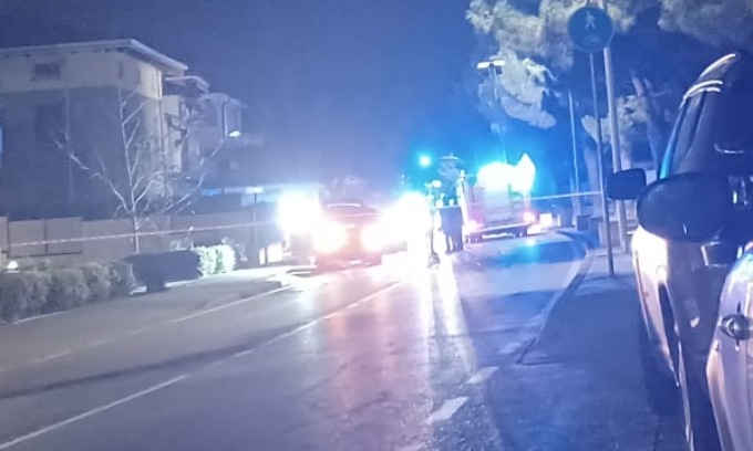 Investito da due auto, muore a 16 anni
