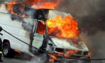 Incendia il furgone della suocera che non vuole che dia il nome del nonno a suo figlio