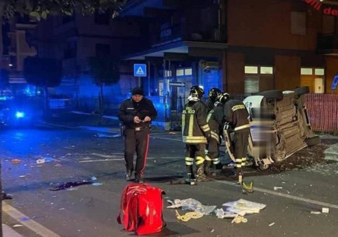 Si ribaltano con l’auto: morti cinque ragazzi. Avevano tra i 17 e i 21 anni
