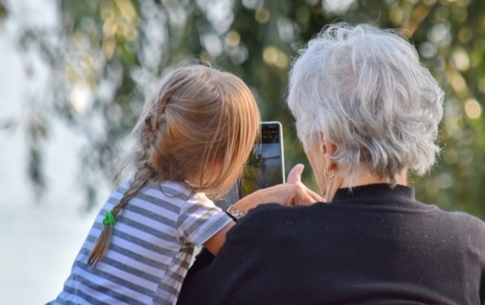 In Italia ci sono più ottantenni dei minori di dieci anni, superata la soglia