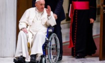 Il Papa ancora in prognosi riservata, ma la notte è stata tranquilla: "Ha riposato"