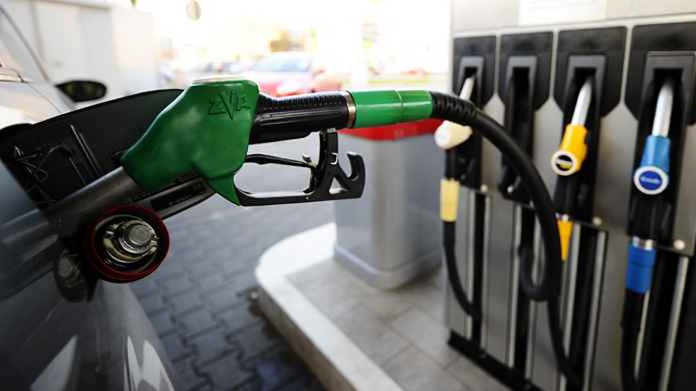 Quanto costa la benzina da gennaio 2023 e dove fare il pieno per risparmiare