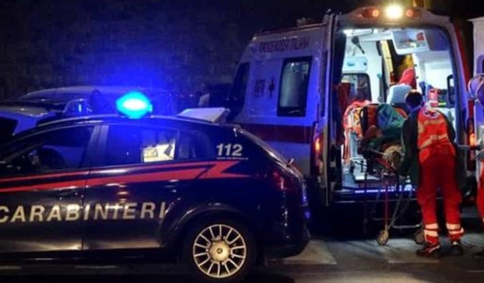 Fa retromarcia con l’auto, investe e uccide la moglie