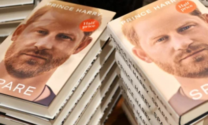 Nel suo libro “Spare” il principe Harry accusa il fratello William (e fa arrabbiare anche esercito e talebani)