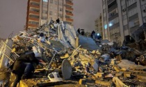 Terremoto in Turchia: più di 5.000 morti. Un italiano disperso