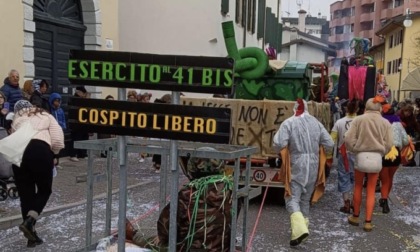 "Cospito libero" al Carnevale: carro "anarchico" bloccato dai Carabinieri
