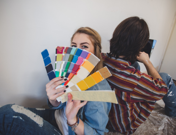 Dai colori sgargianti al ritorno della carta da parati