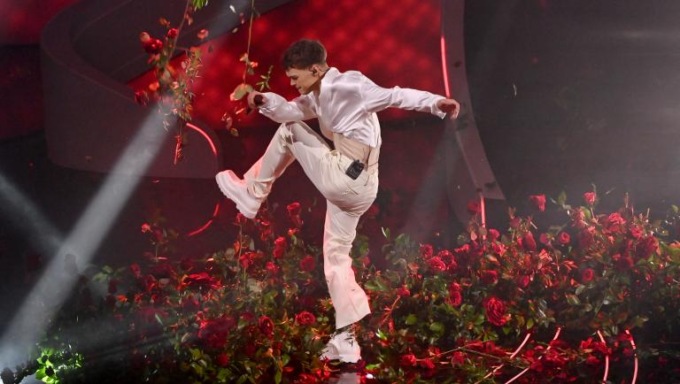 Quanto sono costati i fiori distrutti da Blanco sul palco di Sanremo
