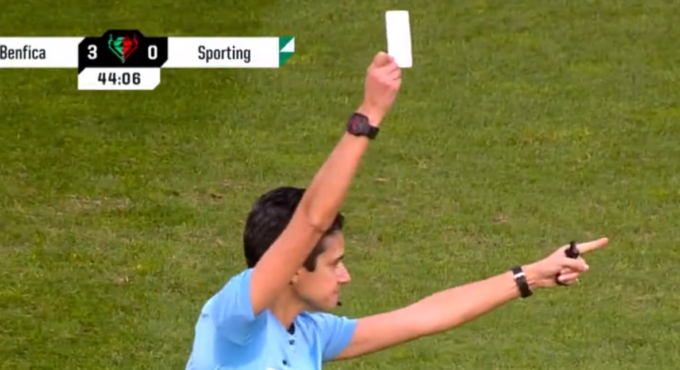 Un cartellino bianco nel calcio per premiare il fair play: chi ha cominciato a usarlo