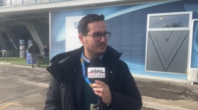 “Siete di Bari? Siete italiani?”, giornalista pugliese insultato in diretta da tifosi bresciani