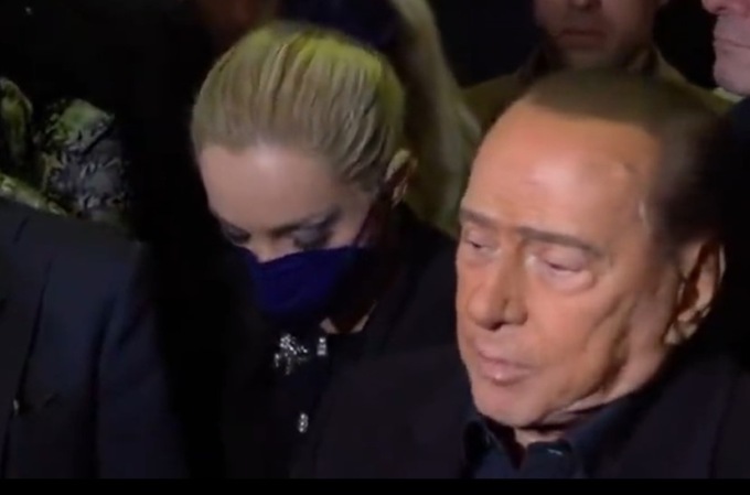 Berlusconi agita la maggioranza: “Da premier non avrei incontrato Zelensky”. Calenda: “Vaneggiamenti putiniani”