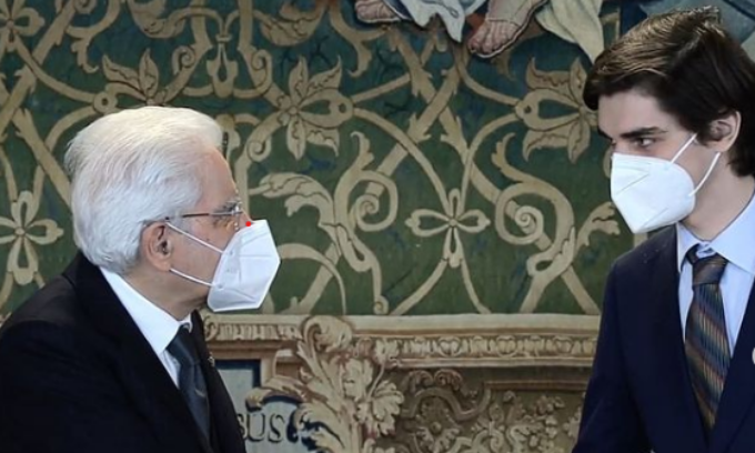 A 20 anni, prima Mattarella lo fa Alfiere, ora assunto a Montecitorio: guadagnerà 157mila euro l’anno