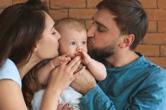 Congedo parentale 2025, i mesi pagati all’80% diventano tre: cosa cambia