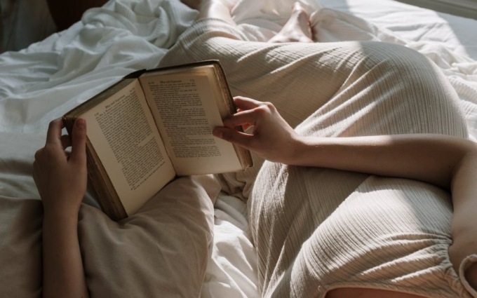 Un lavoro davvero… da sogno: essere pagati per leggere un libro prima di addormentarsi