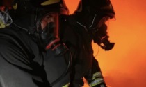 Si avvicina alla stufa e viene avvolta dalle fiamme: 86enne muore nell'incendio di casa