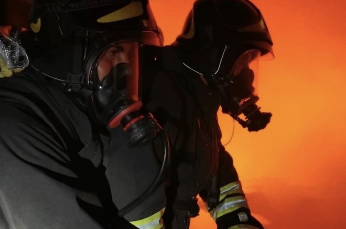 Si avvicina alla stufa e viene avvolta dalle fiamme: 86enne muore nell’incendio di casa