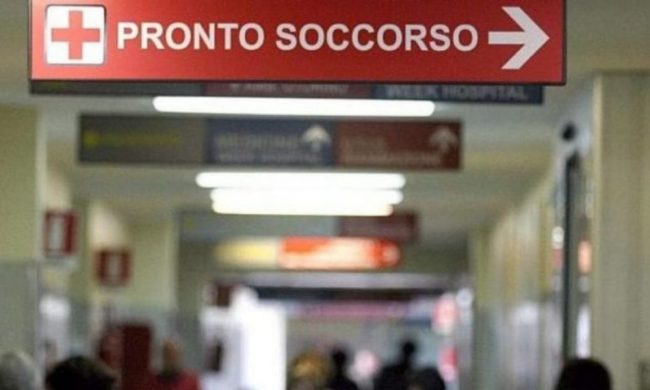 Preso a pugni da un paziente, medico perde conoscenza