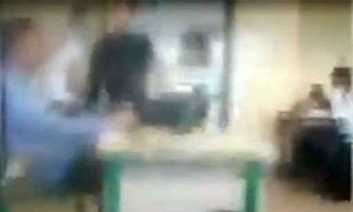 Torna in cattedra (nella stessa scuola) il prof che aveva dato un pugno a uno studente