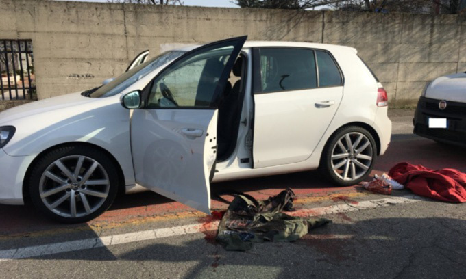 Accoltella un altro automobilista per una mancata precedenza poi ferma l’emorragia salvandogli la vita