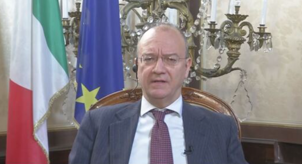 Le opposizioni chiedono le dimissioni del ministro dell’Istruzione Valditara