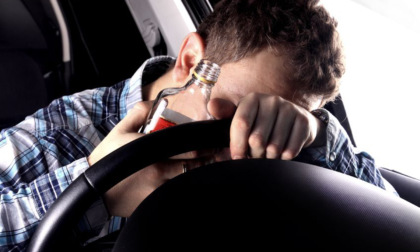 Neopatentati, guida in stato di ebbrezza o da drogati, cellulare al volante: come cambia il Codice della Strada
