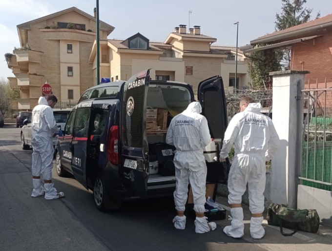 Nascosto per mesi in casa il corpo della mamma morta (accumulatrice seriale) per prendere la pensione