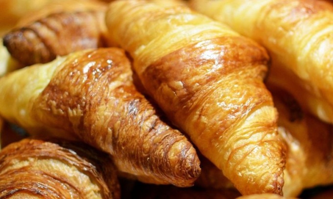 Alimenti a base di farina di grillo: dopo la pasta e il pane, arrivano anche… i croissant
