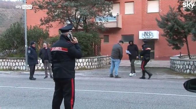 Carabiniere spara e uccide il rivale in amore, un direttore d’albergo
